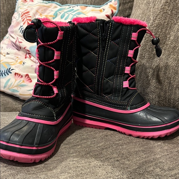 Tamarack Black and Pink Winter Boots Kids 4 - Picture 2 of 6